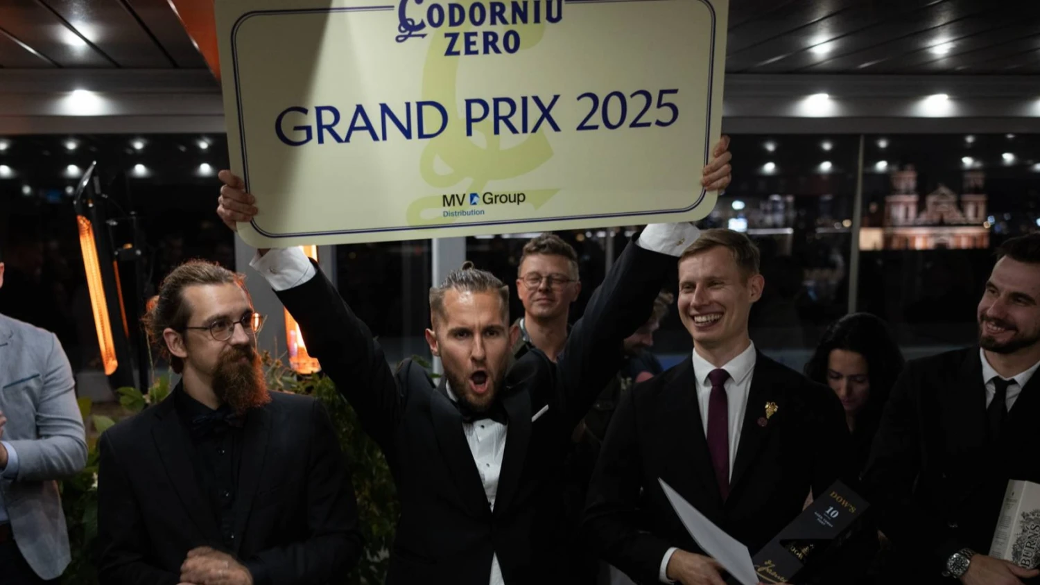 Šių metų someljė čempionato finalistai (iš kairės): Kristijonas Valančiūnas, Ignatijus Semionovas, Edgaras Kazokaitis, Romanas Honcharovas. Roberto Daskevičiaus nuotr. 