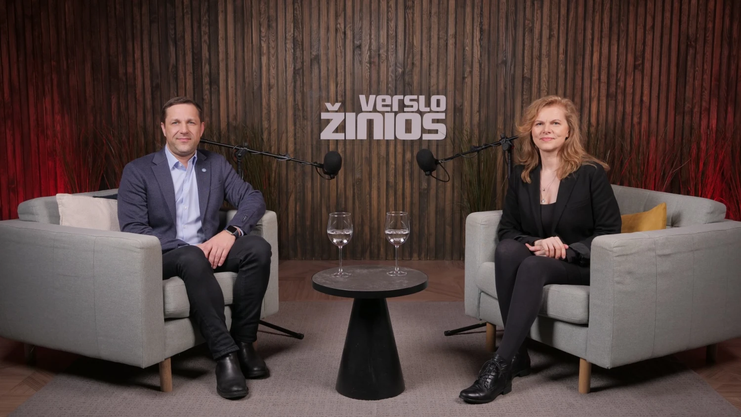Rimantas Mažulis, „StrongPoint“ vadovas Baltijos šalims ir moderatorė Vilija Ramanauskienė.
