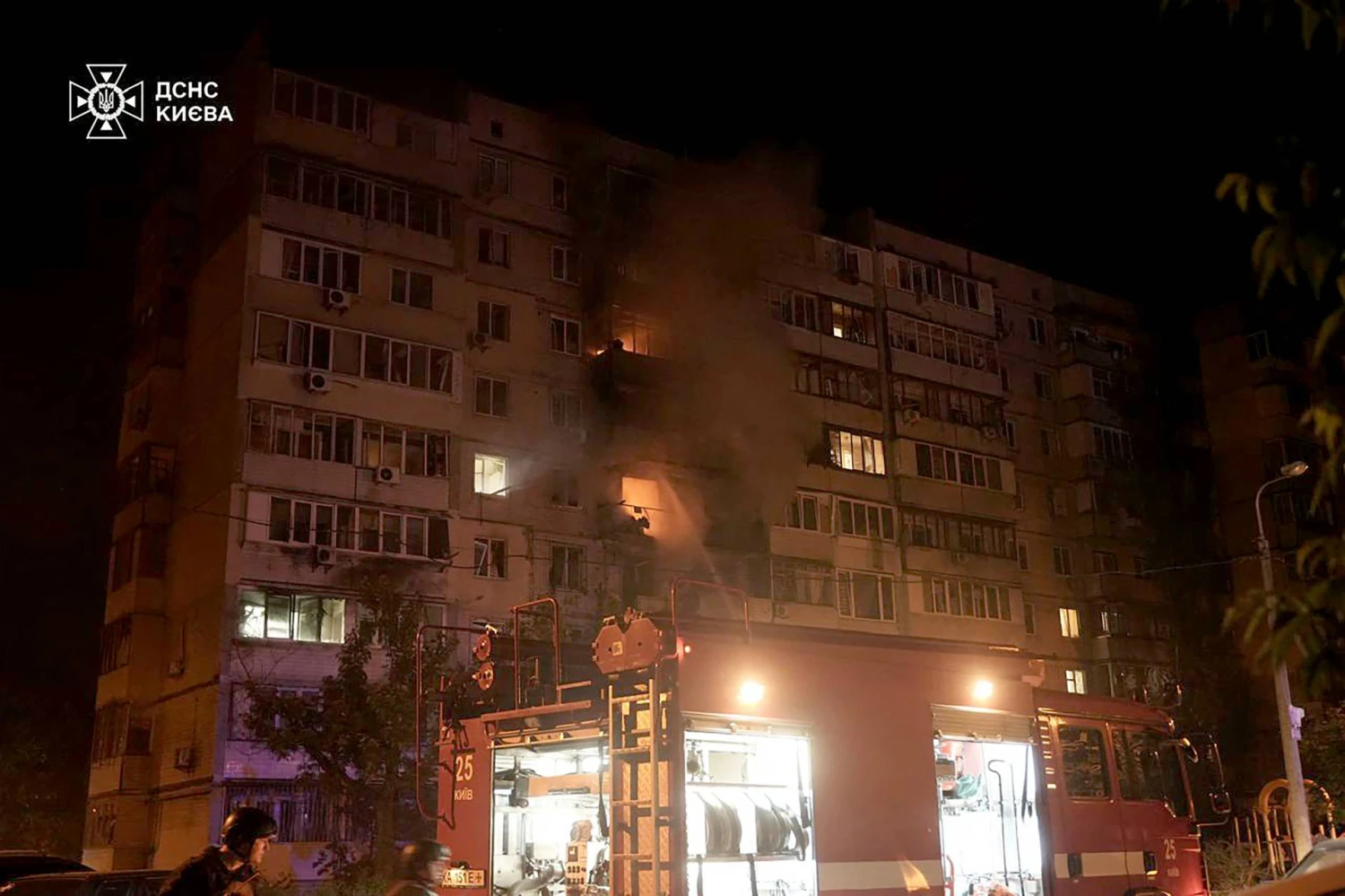 Gaisras Kijeve po gegužės 24 d. naktį įvykdytos atakos (AFP/Scanpix nuotr.)