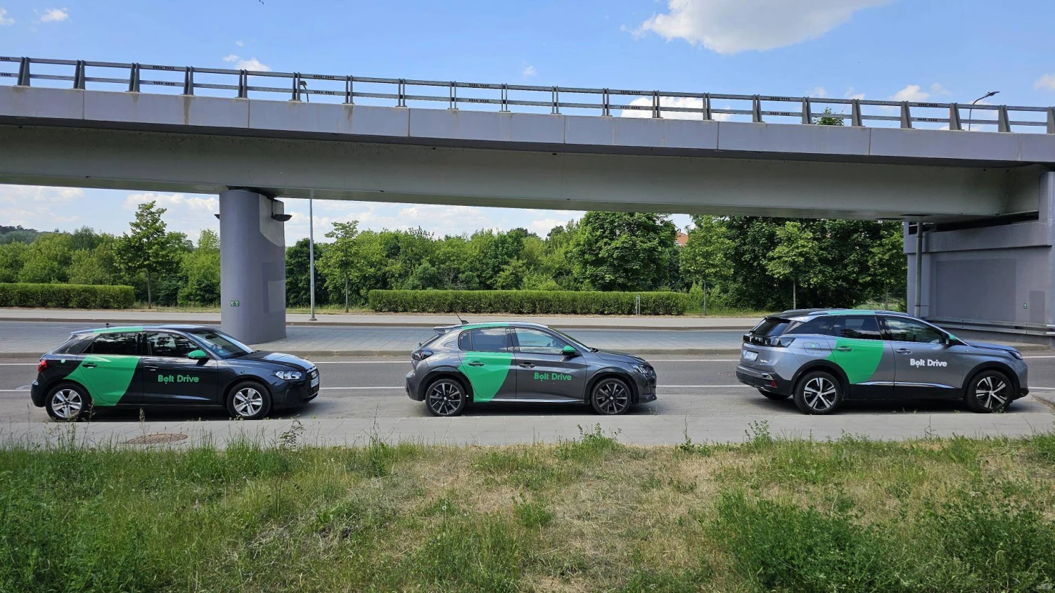 „Bolt Drive“ trumpalaikės nuomos automobiliai. Lino Butkaus (VŽ) nuotr.