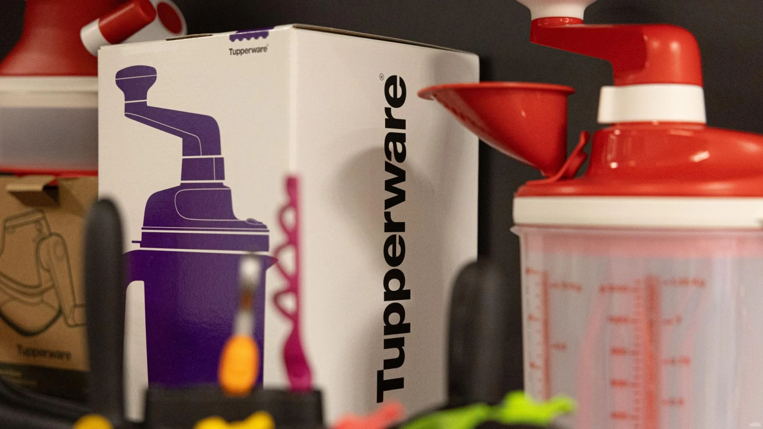 „Tupperware“ produkcija, UAB „Tvarkos linija“ sandėlyje Vilniuje. Vladimiro Ivanovo (VŽ) nuotr.