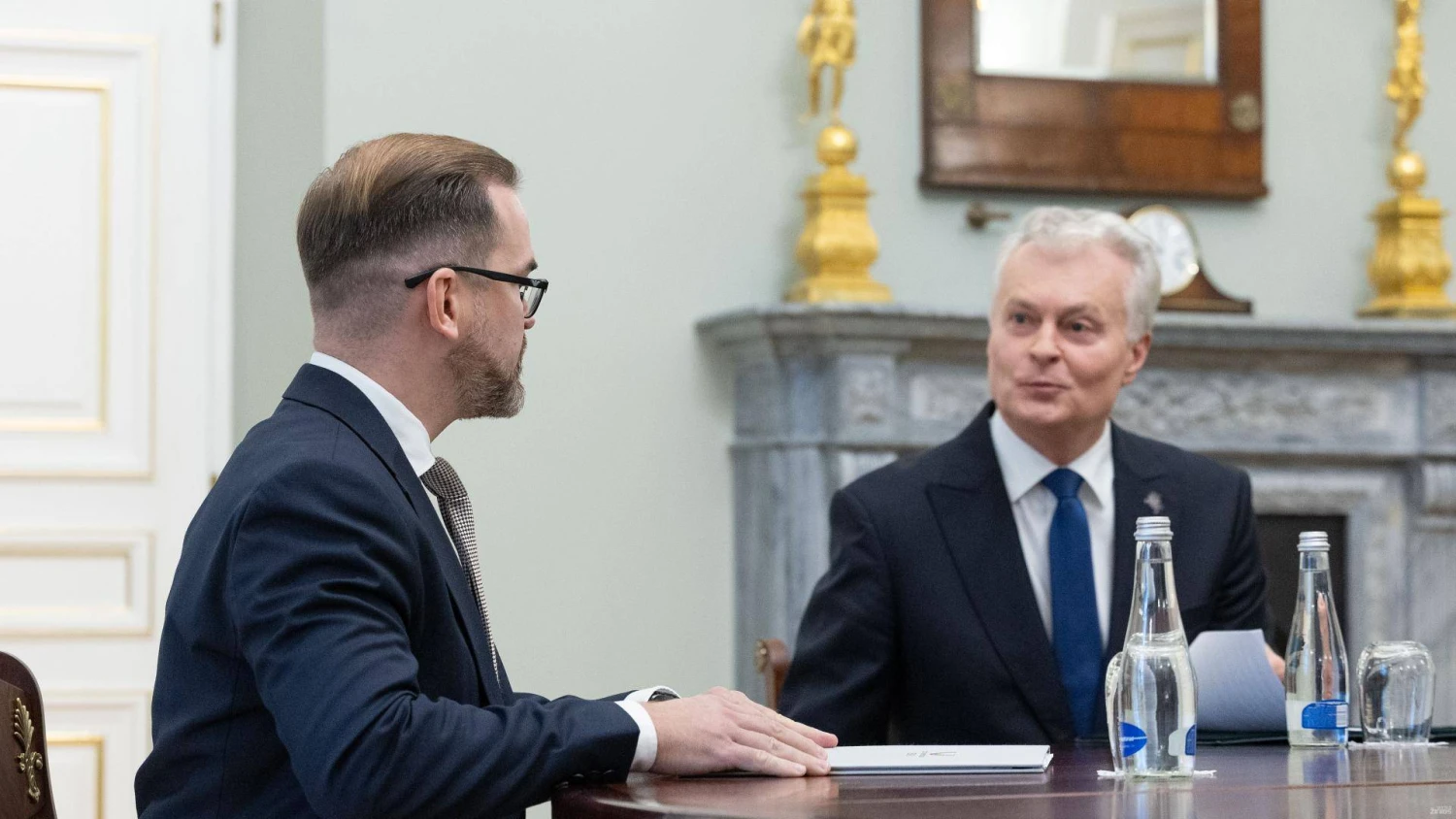 Robertas Kaunas, kandidatas į krašto apsaugos ministrus, susitinka su prezidentu Gitanu Nausėda. Juditos Grigelytės (VŽ) nuotr.