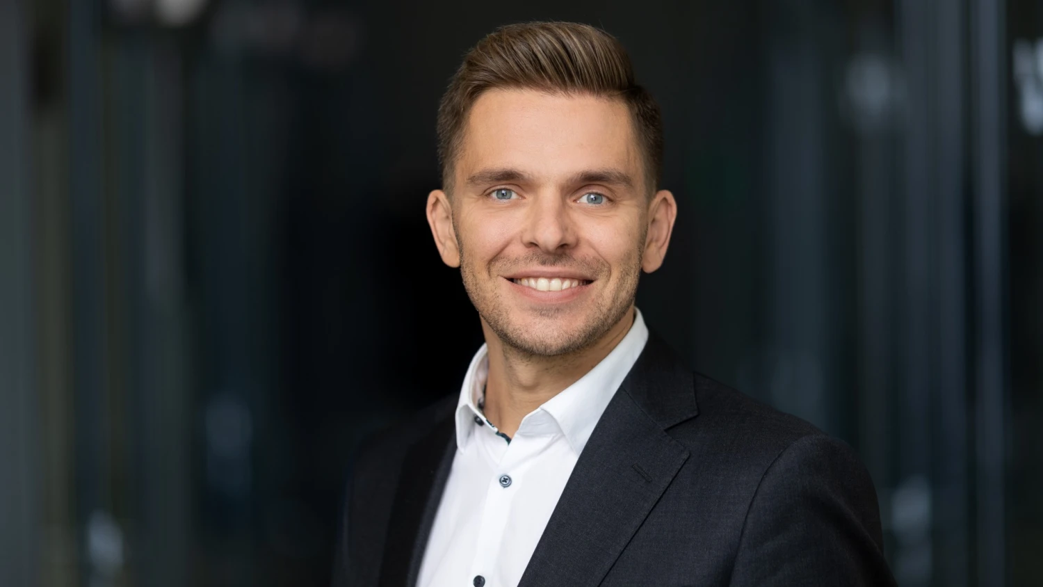 Rokas Žemaitis, „PwC“ Lietuvoje direktorius ir sandorių paslaugų vadovas: „Šiandieninėje rinkoje stiprėja trys pagrindinės tendencijos, kurios padidins būtinybę sudaryti sandorius ir 2025 m. paskatins aktyvesnę įmonių M&A sandorių veiklą.“