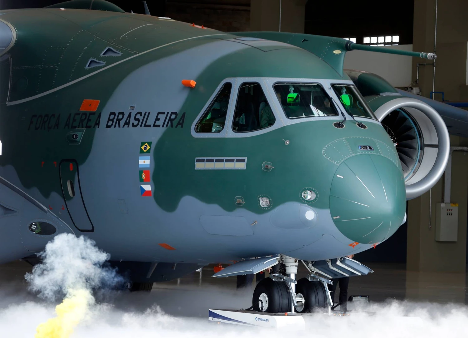Vienas iš brazilų bendrovės „Embraer“ gaminamų orlaivių. Paulo Whitakerio („Reuters“ / „Scanpix“) nuotr.