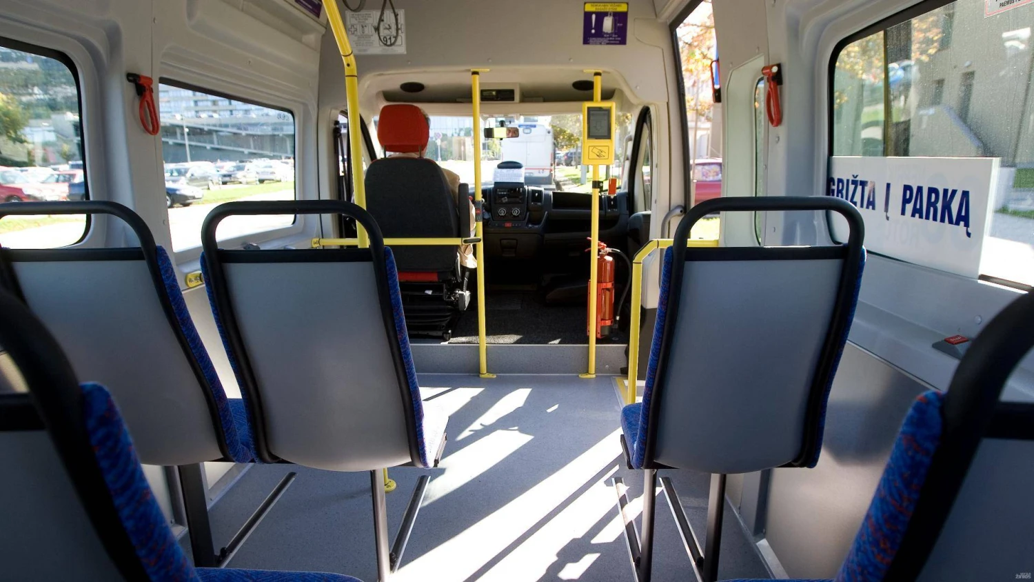 Suspaustas gamtines dujas naudojantis mikroautobusas. Juditos Grigelytės (VŽ) nuotr.