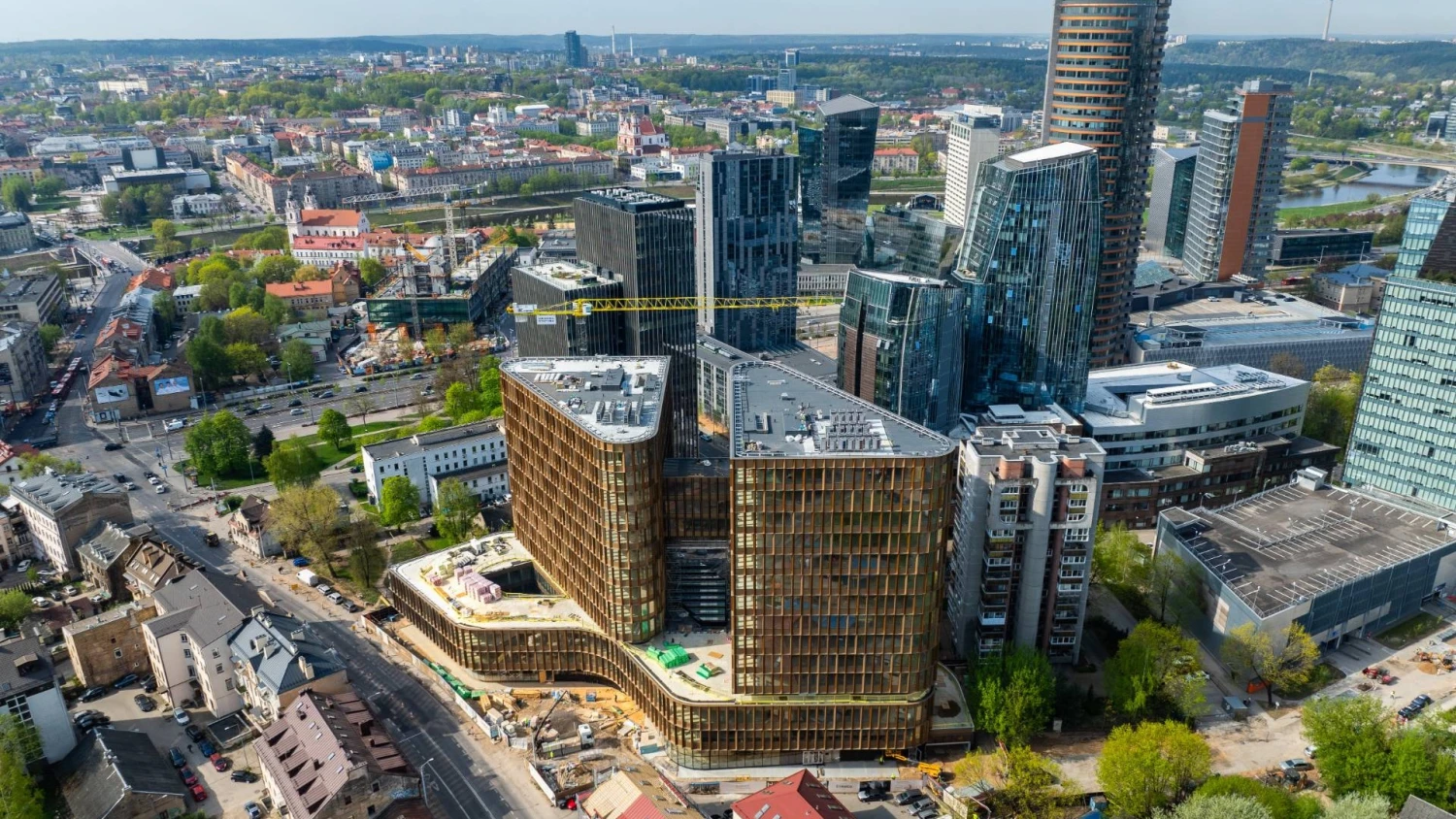 Šeštajame obligacijų emisijos platinimo etape, truksiančiame nuo gegužės 19 d. iki birželio 6 d., investuotojai iš Lietuvos, Latvijos bei Estijos galės įsigyti obligacijų su 7,12 proc. pajamingumu. Vienos obligacijos kaina – 1013,95 Eur. 