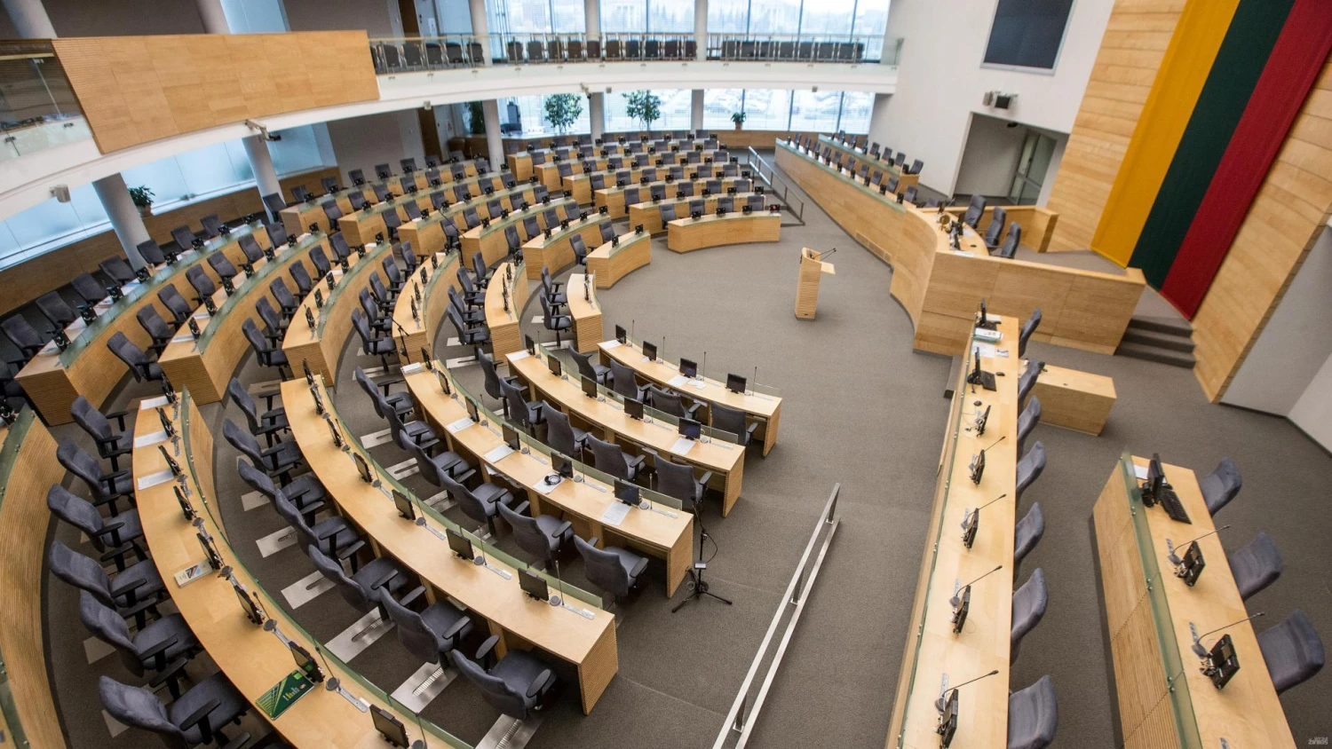 Į šią Seimo posėdžių salę netrukus sugužės naujos kadencijos parlamentarai. Juditos Grigelytės (VŽ) nuotr.