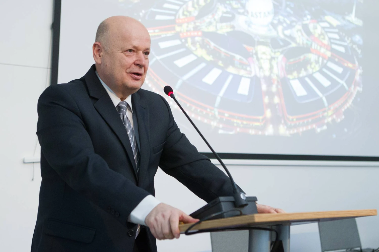 Vytautas Naudužas, ambasadorius, socialinių mokslų daktaras. Vyginto Skaraičio (BNS) nuotr. 