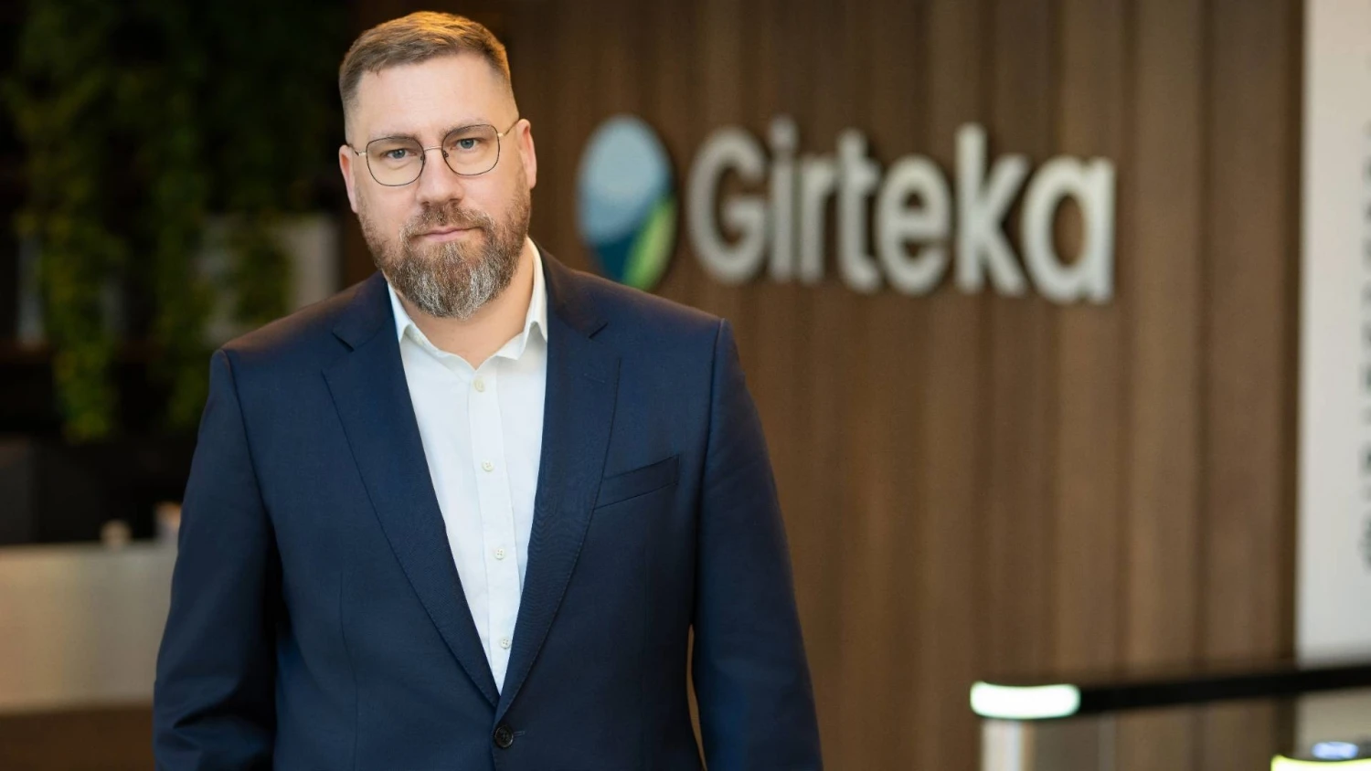 Vytenis Šuklys, „Girteka Group“ finansų direktorius: „Lietuva turi potencialo išlikti transporto širdimi regione, tačiau tam reikia valstybės strateginio palaikymo ir verslų drąsos keistis.“