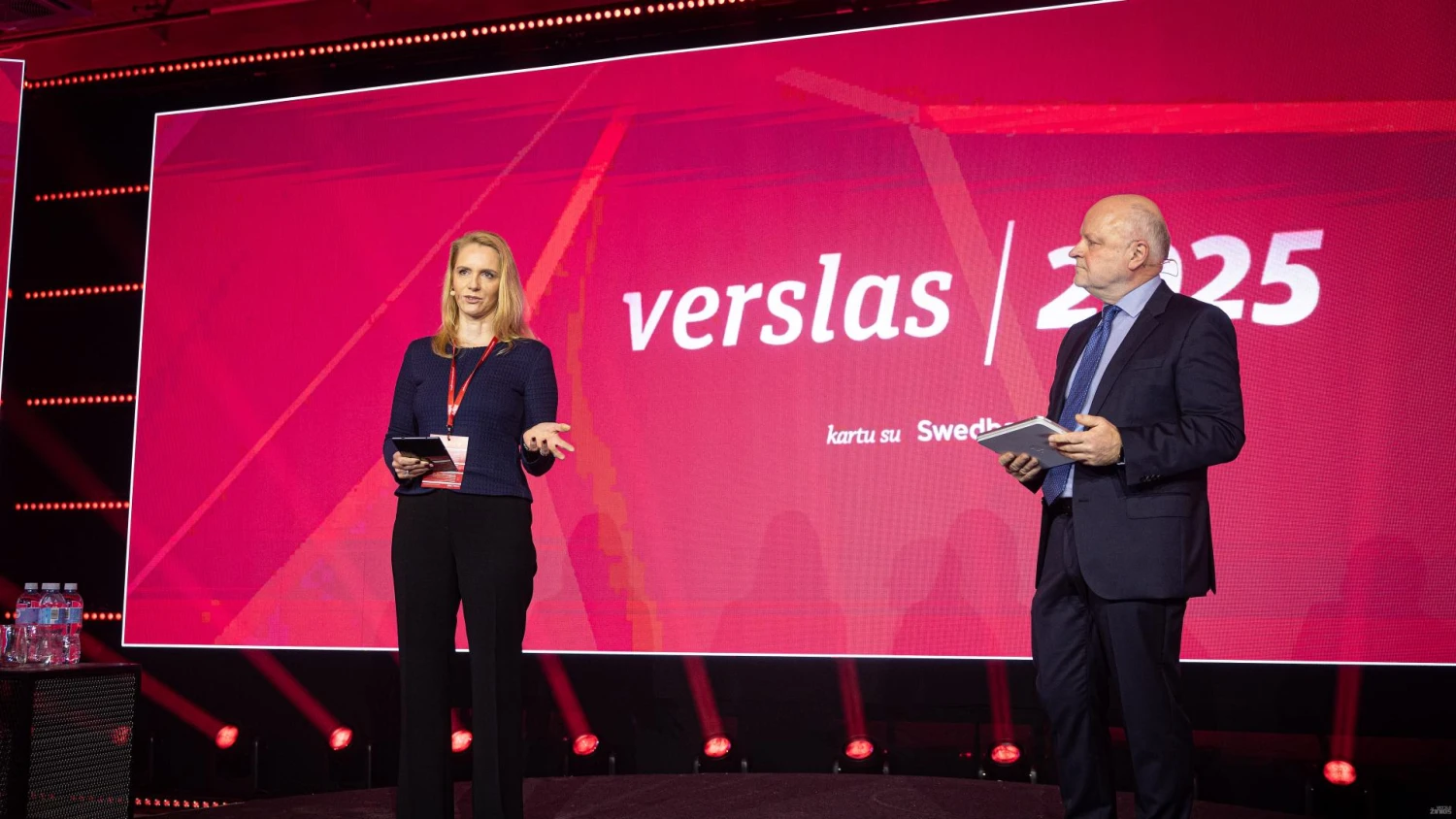 Inga Skisaker, „Swedbank“ vadovė Lietuvoje ir valdybos pirmininkė ir Rolandas Barysas, „Verslo žinių“ vyr. redaktorius. Juditos Grigelytės (VŽ) nuotr.