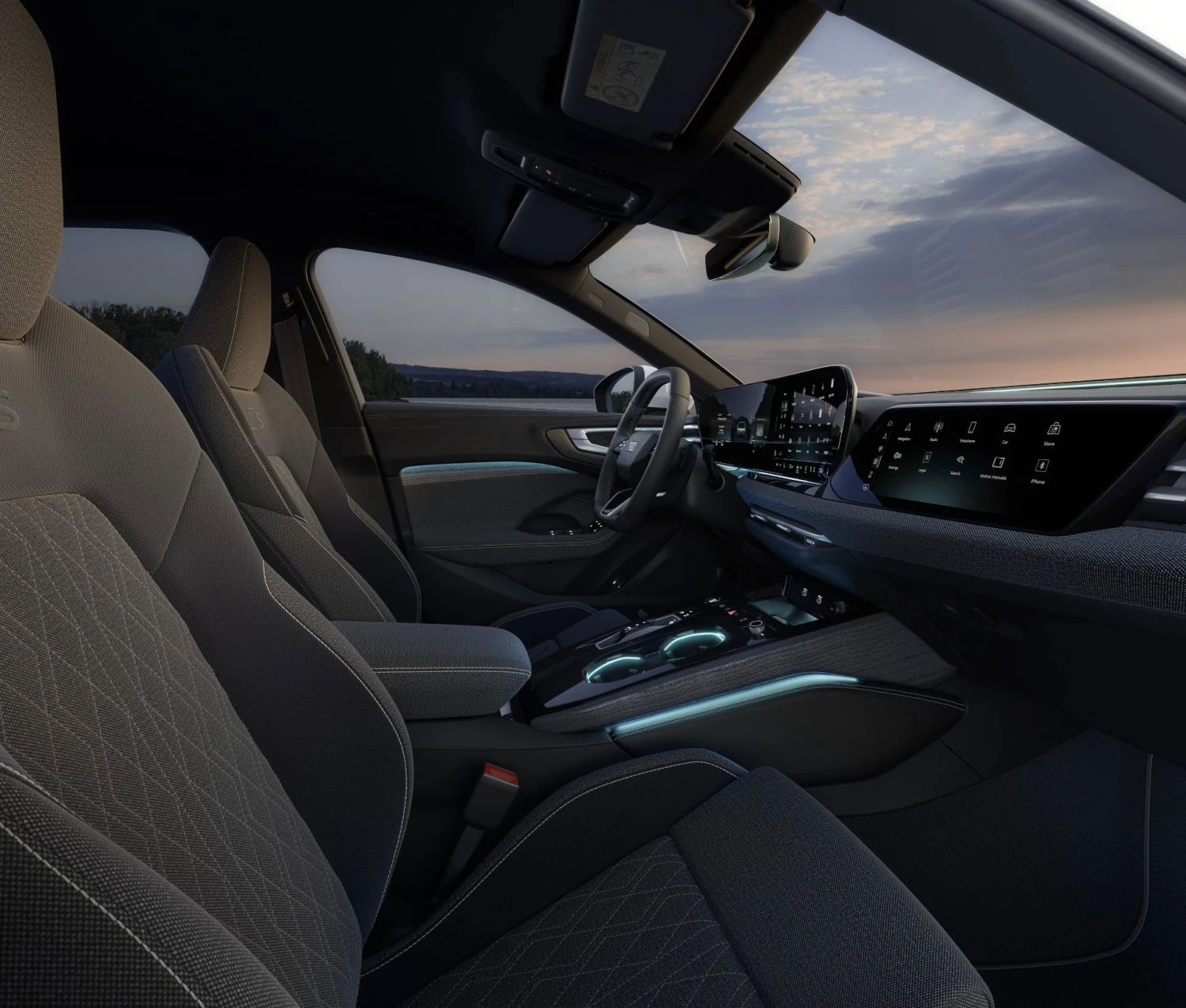 Salonas pirkėjus turėtų suvilioti dideliais ekranais ir jutiklinių valdiklių gausa. „Audi AG“ nuotr.