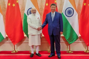 Narendra Modi, Indijos premjeras, Xi Jinpingas, Kinijos vadovas. Indijos premjero biuro / AP / „Scanpix“ nuotr.