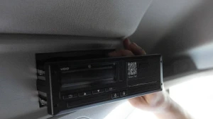 Antros kartos išmanusis tachografas taps privalomu tarptautiniais maršrutais važinėjančių lengvųjų komercinių automobilių priedu. Vladimiro Ivanovo (VŽ) nuotr.