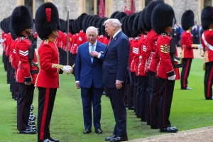 Britų monarchas Karolis III Vindzoro pilyje priėmė JAV prezidentą D. Trumpą. Kirsty Wigglesworth (AFP / „Scanpix“) nuotr.