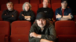 Režisierius Oskaras Koršunovas, už jo – Gintaras Makarevičius, Sandra Straukaitė, Eugenijus Sabaliauskas, Antanas Jasenka. Dmitrijaus Matvejevo nuotr. 