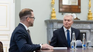 Robertas Kaunas, kandidatas į krašto apsaugos ministrus, susitinka su prezidentu Gitanu Nausėda. Juditos Grigelytės (VŽ) nuotr.