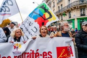 Prancūzai nesiliauja protestavę kaskart, kai tik vyriausybė pasiūlo bent kokias nors taupymo priemones. Stefano Lorusso („ZUMA Press Wire“ / „Scanpix“) nuotr.