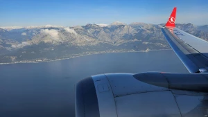 Pavasarį optimizuota kelionių organizatorių logistika lėmė ribotas galimybes rasti papildomų vietų lėktuvuose. Lino Butkaus (VŽ) nuotr.