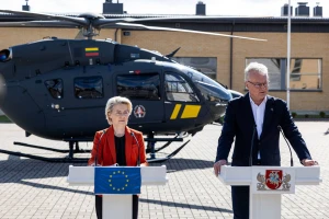 Ursula von der Leyen kartu su prezidentu Gitanu Nausėda Medininkuose. P. Peleckio (BNS) nuotr.