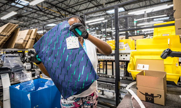  Kinų platformoms kandžiojant padus, „Amazon“ reikšmingai mažina mokesčius prekiautojams