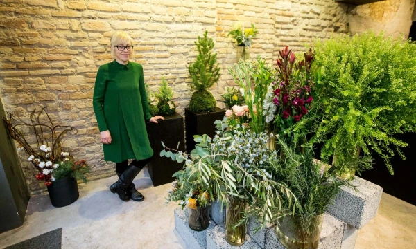 Gintarė Jagelavičienė, firmos „Gėlių laukas“ savininkė: „Kuo skirtingesni pardavėjai, tuo pirkėjas turi didesnį pasirinkimą.“
Juditos Grigelytės (VŽ) nuotr.