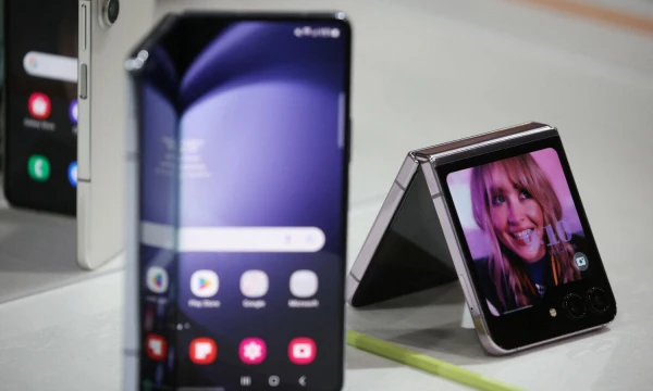 Naujieji „Samsung“ telefonai. Kim Hong-Ji („Reuters“ / „Scanpix“) nuotr.