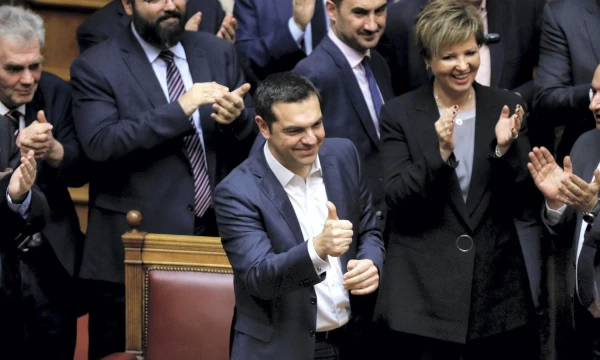 Graikijos premjeras Alexis Tsipras laimėjo parlamente surengtą balsavimą dėl pasitikėjimo jo kabinetu. Alkis Konstantinidis (Reuters/scanpix) nuotr. 