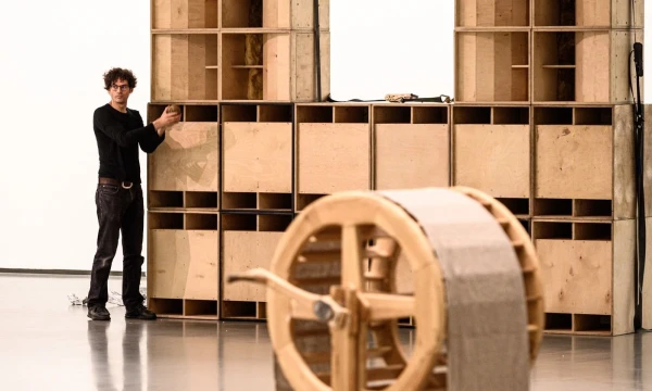 Performansas „Navigacijos", iš ciklo „Blogi orai“. Martyno Aleksos nuotr. 