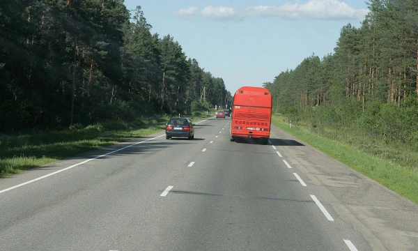 Estijoje greitį viršijantiems vairuotojams taikoma sankcija – priverstinis ilgalaikis sustojimas. Vladimiro Ivanovo (VŽ) nuotr.