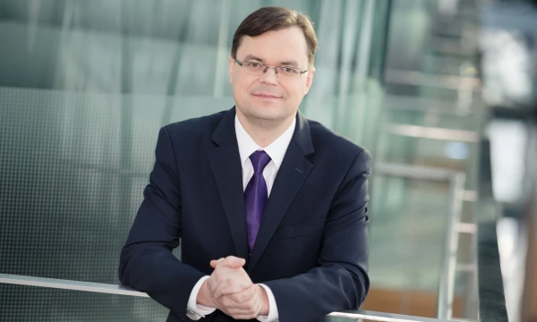 Atsako Deimantas Trumpickas, „Swedbank“ Lėšų valdymo pardavimų palaikymo departamento direktorius.

