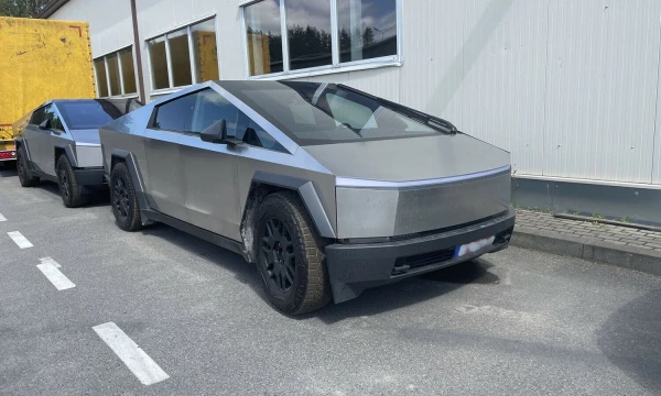 Muitinėje sulaikyti „Tesla Cybertruck“ elektromobiliai. Muitinės departamento nuotr.