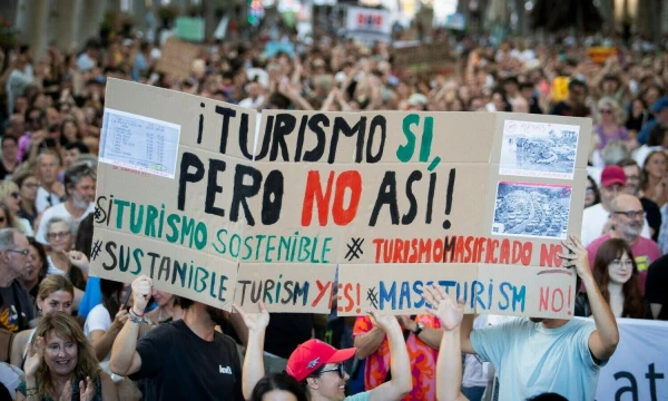 Protestuotojai Maljorkos Palmos gatvėse. 2024 m. liepos 21 d. Jaime Reina (AFP / „Scanpix“) nuotr.