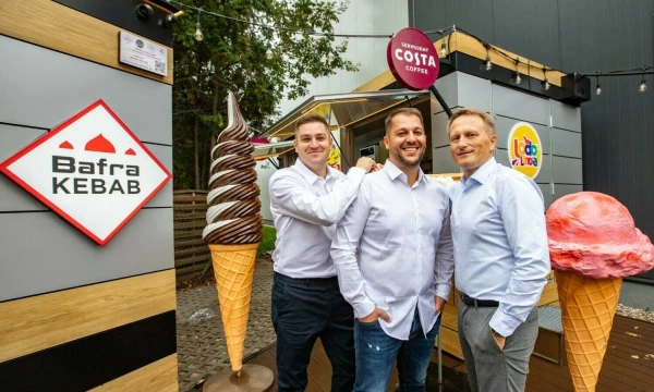 Iš kairės: Marcinas and Krzysztofas Olesiakai ir Sebastianas Sliwka, Lenkijos „Sweet Gallery“ įkūrėjai. Mareko Wisniewskio nuotr.