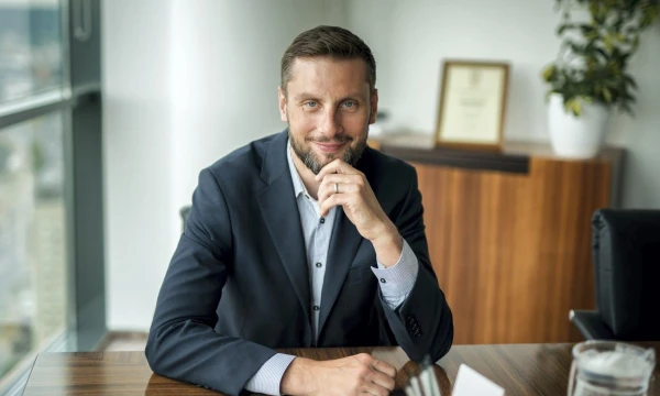 Tomas Ivanauskas, advokatų kontoros „Magnusson“ partneris, sako, kad prieš registruojant prekių ženklą svarbiausia atsakyti į klausimus, kiek unikali yra jūsų prekė ar paslauga ir kiek originalus yra pats prekių ženklas. Ryčio Galadausko nuotr.

