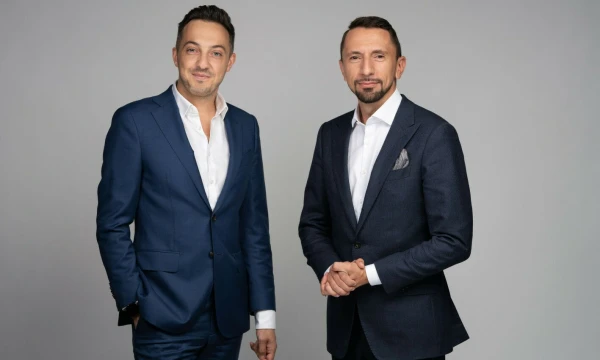 Vaidas Rakauskas (kairėje) ir Jonas Sakalauskas (dešinėje), „Averus“ partneriai. Organizacijos nuotr.