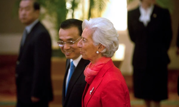 Kinijos premjeras Li Keqiangas ir Tarptautinio valiutos fondo vadovė Christine Lagarde praėjusią savaitę susitiko Pekine. Marko Schiefelbeino („Reuters“ / „Scanpix“) nuotr.