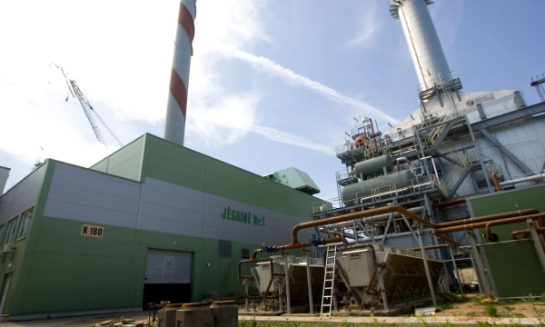 Pagal naująjį terminalo išlaikymo modelį, „Achema“ galėtų tikėtis 2–3 mln. Eur mažesnių sąnaudų. Tačiau tikslūs skaičiai paaiškės tik „galios mokesčio“ rodiklius patvirtinus VKEKK. Juditos Grigelytės (VŽ) nuotr.
