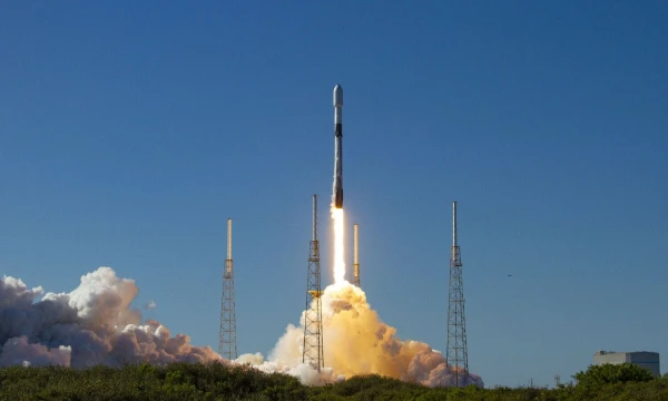 „Falcon 9“ raketos kilimas. Įmonės nuotr.