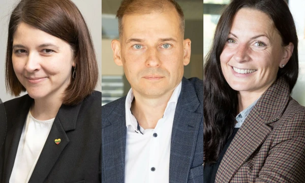 VŽ montažas. Iš kairės: finansų ministrė G. Skaistė, D. Janušas, „Toksikos“ valdybos pirmininkas, I. Daubaraitė-Palmquist, „Grand Partners“ ugdymo partnerė.
