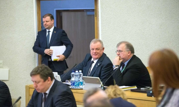 Premjero Sauliaus Skvernelio Vyriausybės posėdyje pateiktas programinių planų esminis pakoregavimas kabineto narių patvirtintas be diskusijų. Vladimiro Ivanovo (VŽ) nuotr.