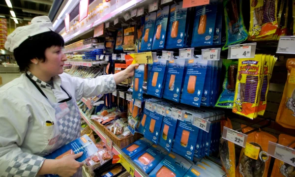 Tyrimai rodo, kad  prekybos tinklų ženklais žymimus produktus žmonės renkasi dėl to, kad jie vidutiniškai 49% pigesni nei gamintojų prekių ženklų produktai.   VLADIMIRO IVANOVO (VŽ) NUOTR.