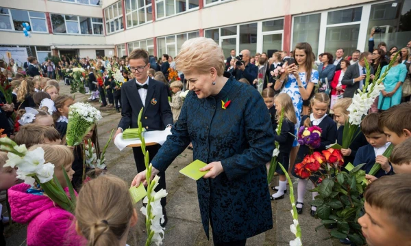 Dalia Grybauskaitė sveikina su Rugsėjo 1-ąja. Roberto Dačkaus (lrp.lt) nuotr.