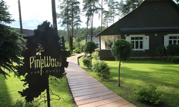 Baras restoranas „PineWood Bar/Lounge“. Vladimiro Ivanovo (VŽ) nuotr.