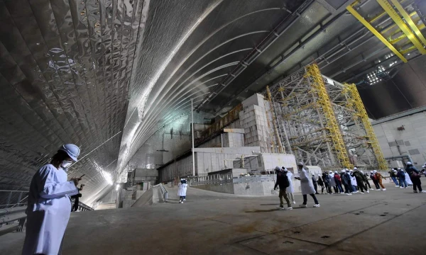 Černobylio atominės elektrinės ketvirtąjį reaktorių dengiantis gaubtas primena pramoninio nusikaltimo aikštelę. Pyotro Sivkovo (TASS /“Scanpix“) nuotr. 