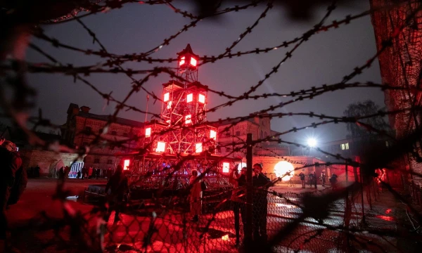 Alternatyvių Kalėdų kiemas buvusiame Lukiškių kalėjime. Sauliaus Žiūros nuotr. 