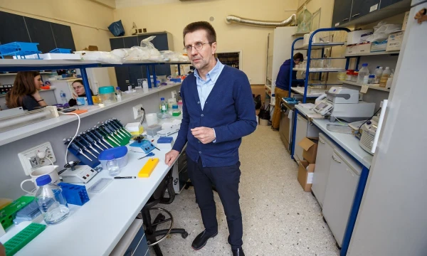 Vilniaus universiteto Biotechnologijos instituto mokslininkas prof. Virginijus Šikšnys jau įvertintas prestižine „Warren Alpert“ premija.  Vladimiro ivanovo (VŽ) nuotr.
