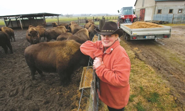 Audra Schelenz, bizonų ūkio savininkė: „Fermos ar bizonų bandos norime atsisakyti ne dėl to, kad verslas nesisektų.“ 		
Juditos Grigelytės (VŽ) nuotr.