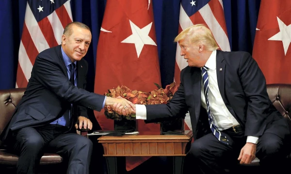Recepas Tayyipas Erdoganas, Turkijos prezidentas, ir Donaldas Trumpas, JAV vadovas, susitikimo JT Generalinėje Asamblėjoje metu. Kevino Lamarque'o („Reuters“ / „Scanpix“) nuotr.