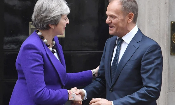 JK premjerė Theresa May ir EVT pirmininkas Donaldas Tuskas („Reuters“ / „Scanpix“ ) nuotr. 