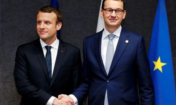 Emmanuelis Macronas, Prancūzijos prezidentas, ir Mateuszas Morawieckis, naujasis Lenkijos premejras. Francois Lenoir (Reuters / Scanpix) nuotr.